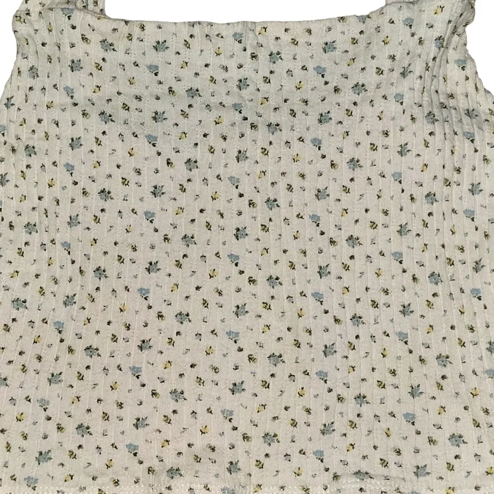 American Eagle size small tank top crop top floral design - Picture 6 of 6